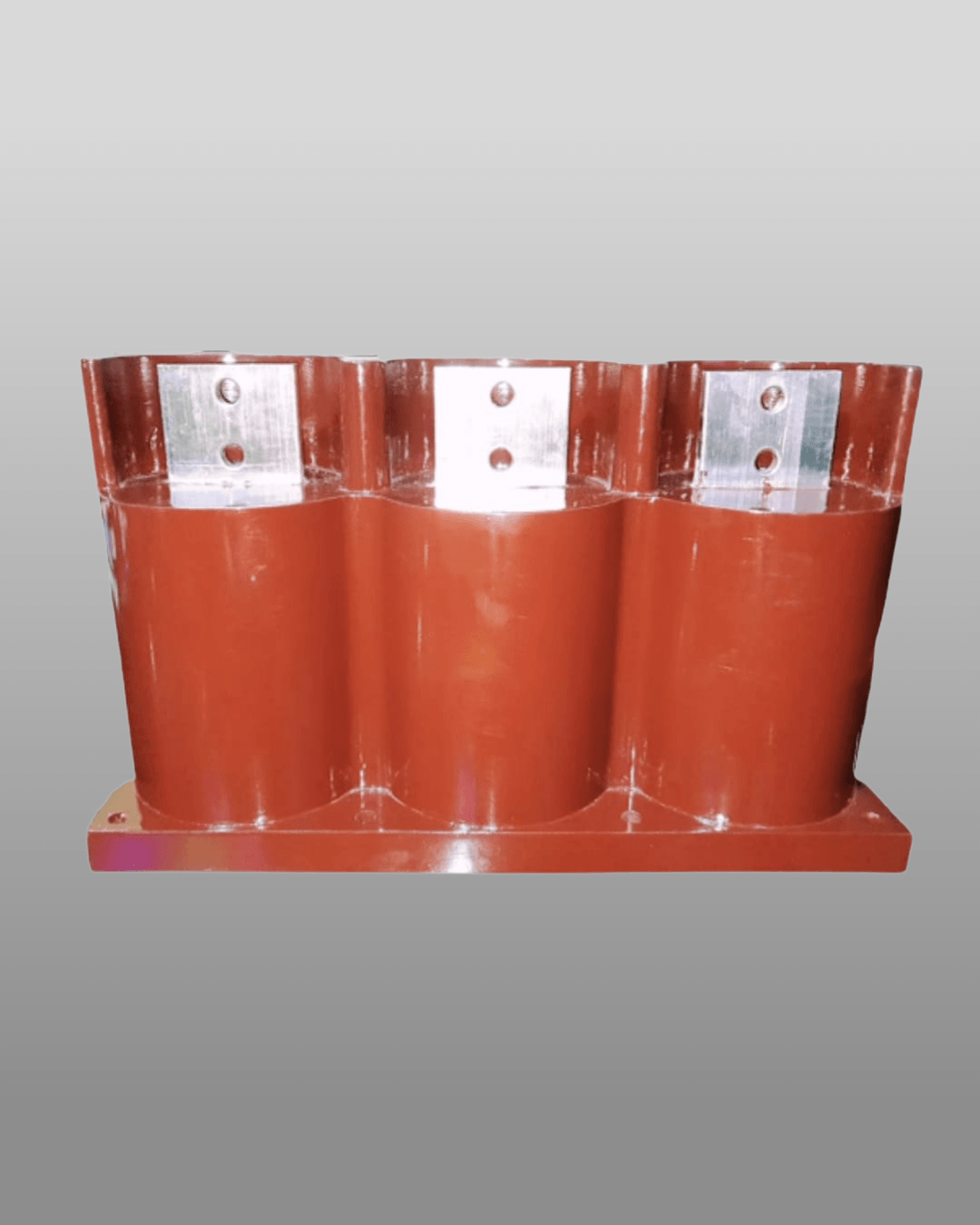 Phase-identified cast cable spout